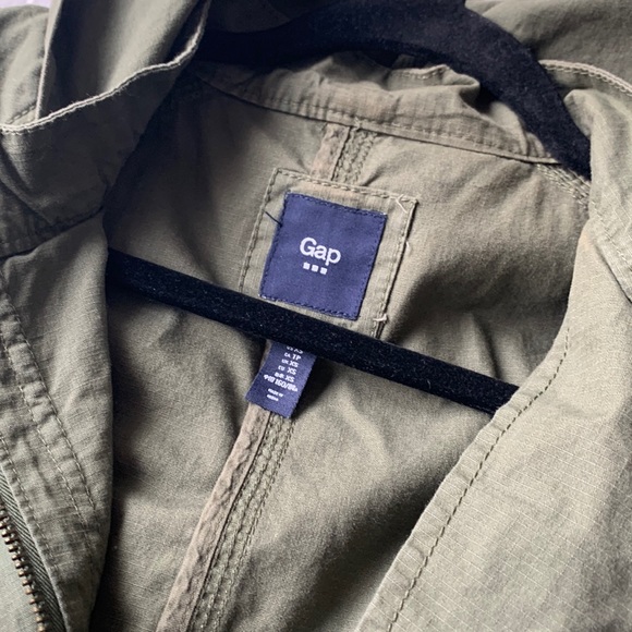 NWOT Gap Hooded Utility Vest - Picture 4 of 7